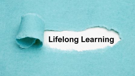 Lifelong learning - napis pojawiający się na kartce